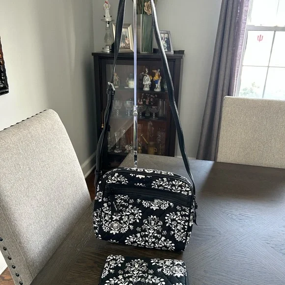 Vera Bradley Black White Floral Quilted Crossbody Bag and Wallet - Picture 2 of 11